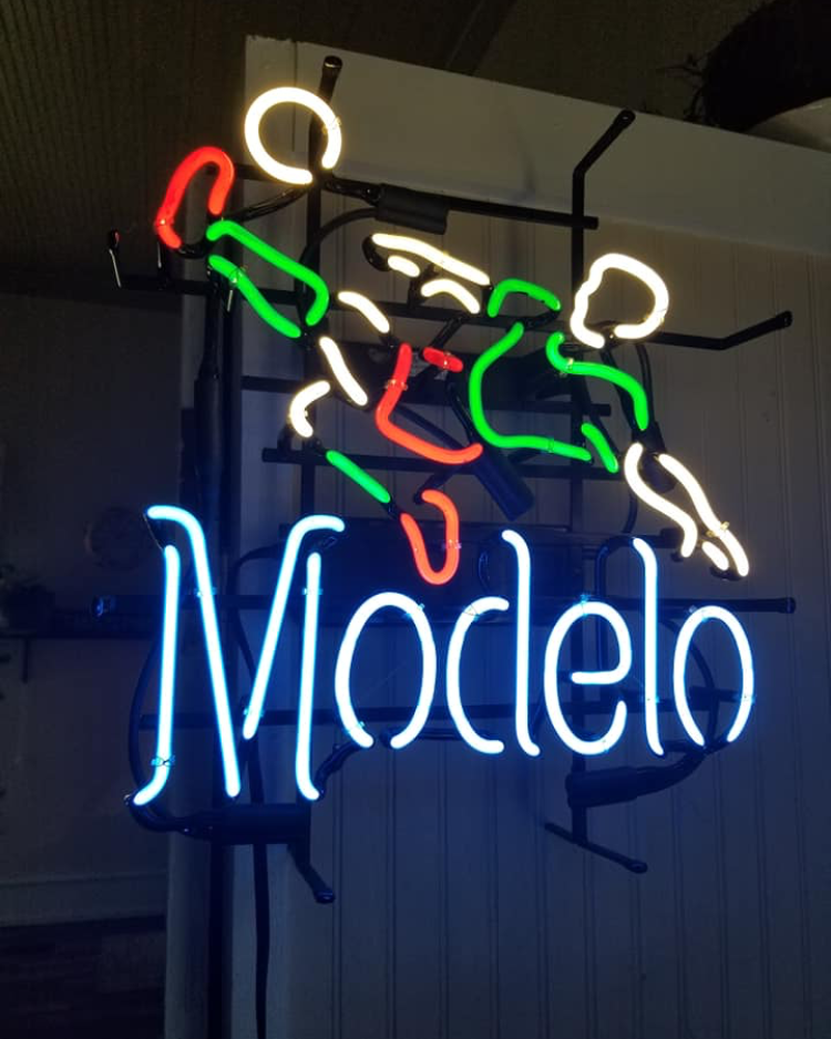 Custom Modelo Especial Neon Sign