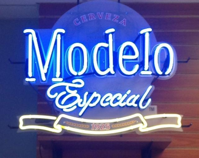 Custom Modelo Especial 1925 Neon Sign